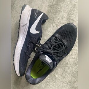 Nike | Women’s Zoom Pegasus 33 Sneakers